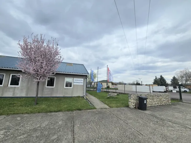 Eladó kereskedelmi és ipari ingatlan Szerencs, Ipari park 850 nm
