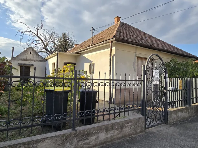 Eladó ház Paks, Újváros 80 nm