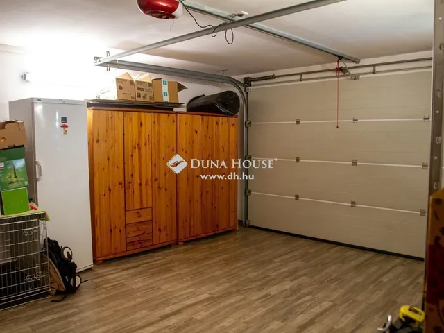 Eladó ház Pécel 270 nm