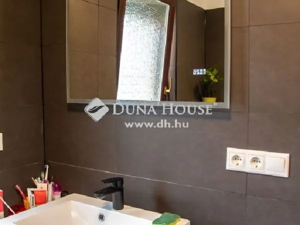 Eladó ház Pécel 270 nm