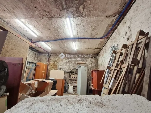 Eladó ház Budapest III. kerület 295 nm