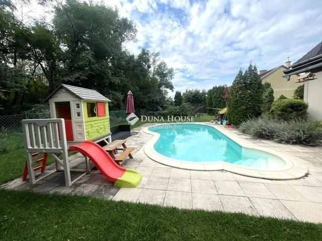 Eladó ház Fót 260 nm