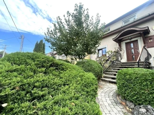 Eladó ház Fót 260 nm