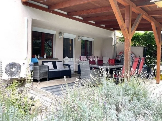 Eladó ház Fót 260 nm