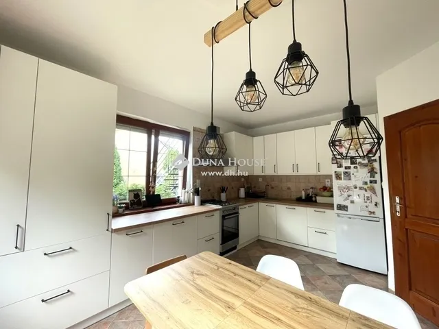 Eladó ház Fót 260 nm