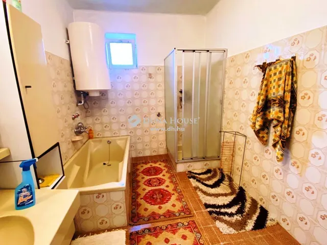 Eladó ház Tápiószecső 200 nm