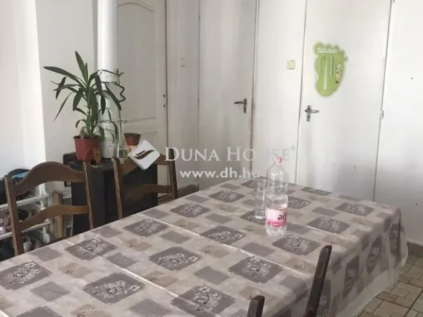 Eladó ház Törtel 150 nm