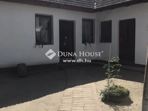 Eladó ház Törtel 150 nm