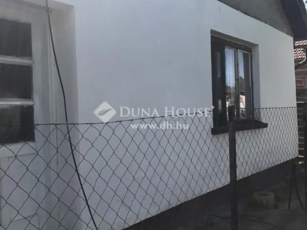 Eladó ház Törtel 150 nm