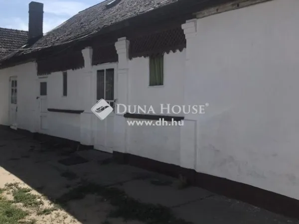 Eladó ház Törtel 150 nm