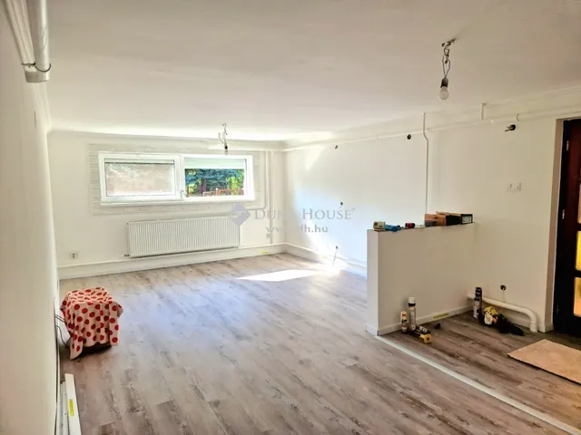 Eladó ház Dány 186 nm