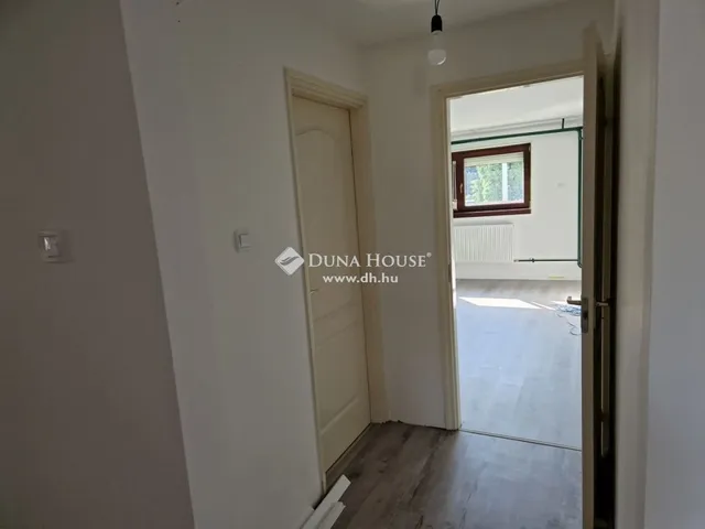 Eladó ház Dány 186 nm