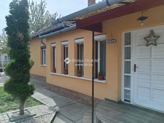 Eladó ház Törtel 70 nm