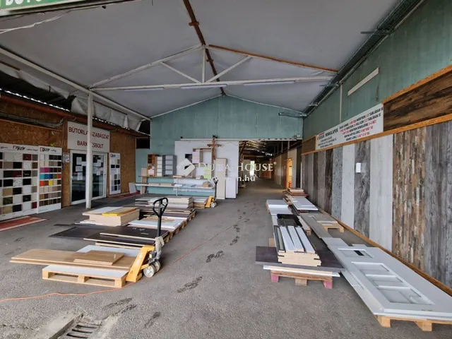 Eladó kereskedelmi és ipari ingatlan Budapest XVIII. kerület 1328 nm