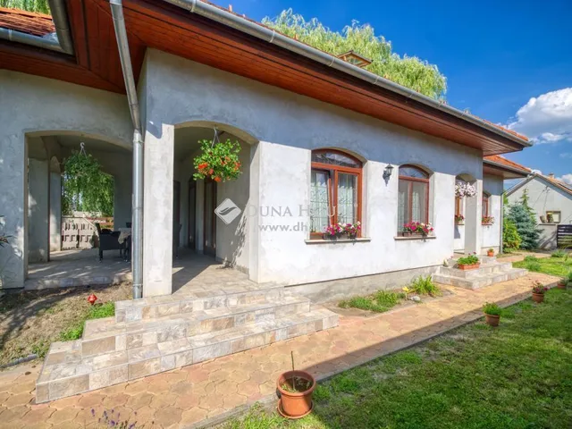 Eladó ház Monor 179 nm