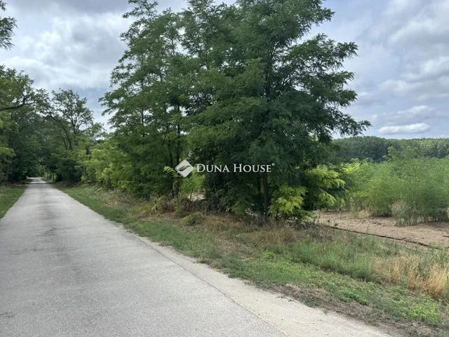 Eladó telek Monor 87283 nm