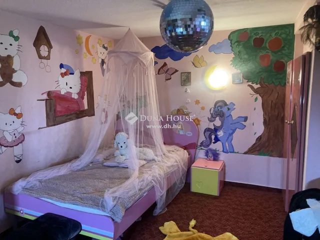 Eladó ház Budapest XVI. kerület 281 nm