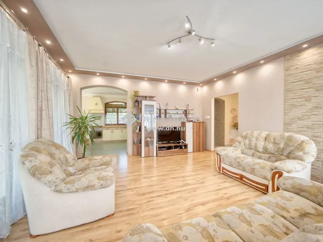 Eladó ház Monor 179 nm