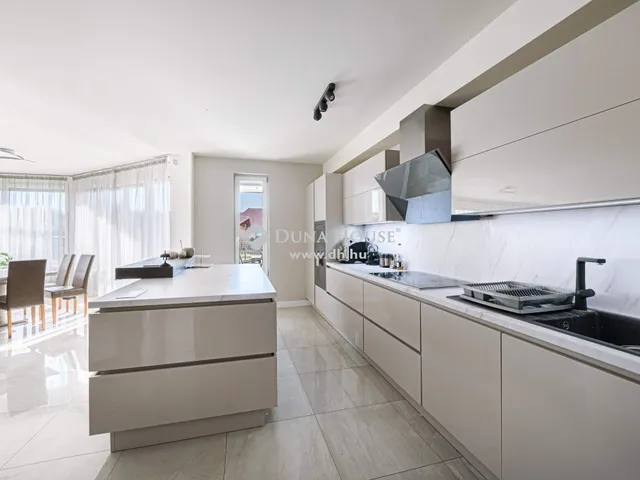 Eladó ház Pécel 430 nm