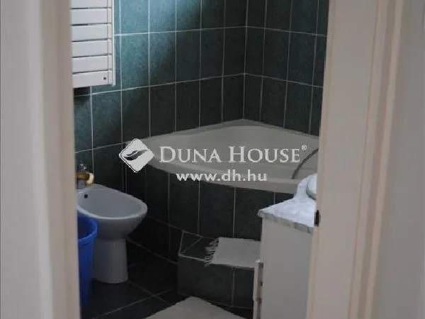 Eladó ház Budapest XVII. kerület 300 nm