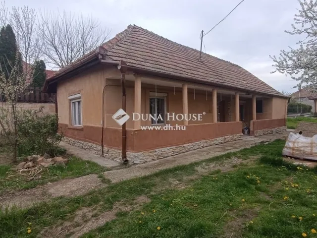 Eladó ház Úri 50 nm