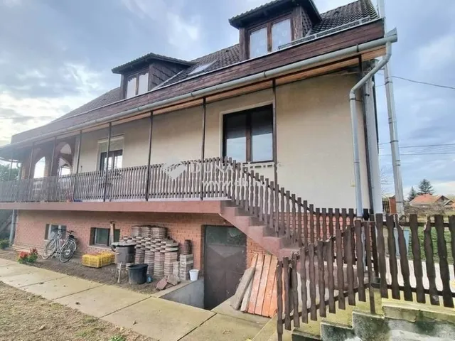 Eladó ház Tápióbicske 180 nm