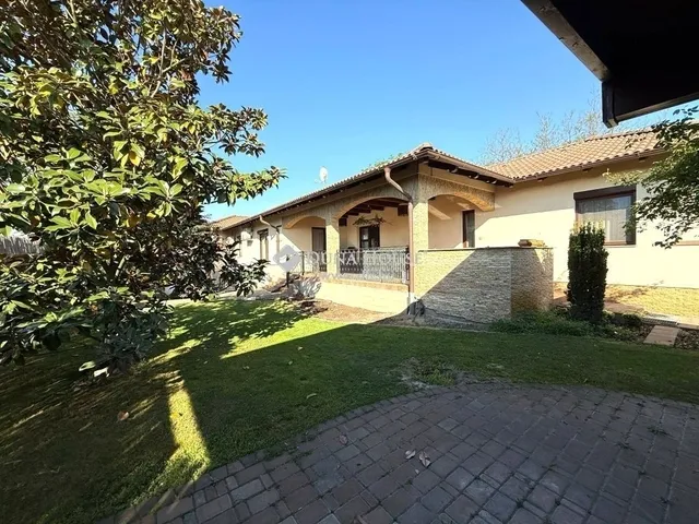 Eladó ház Dabas 250 nm