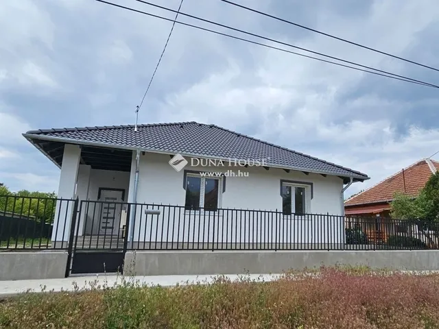 Eladó ház Tápióság 90 nm