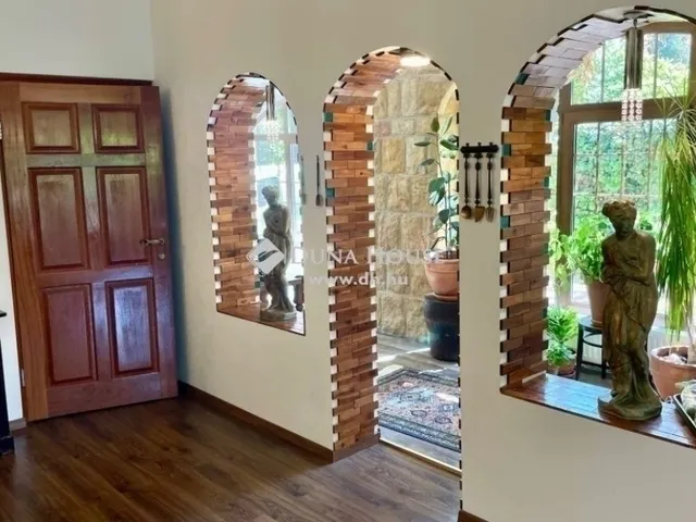 Eladó ház Budapest II. kerület 367 nm
