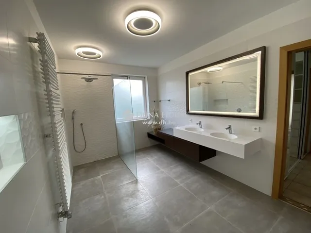 Eladó ház Budapest XVII. kerület 210 nm