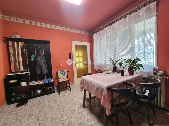 Eladó ház Tápiószecső 170 nm