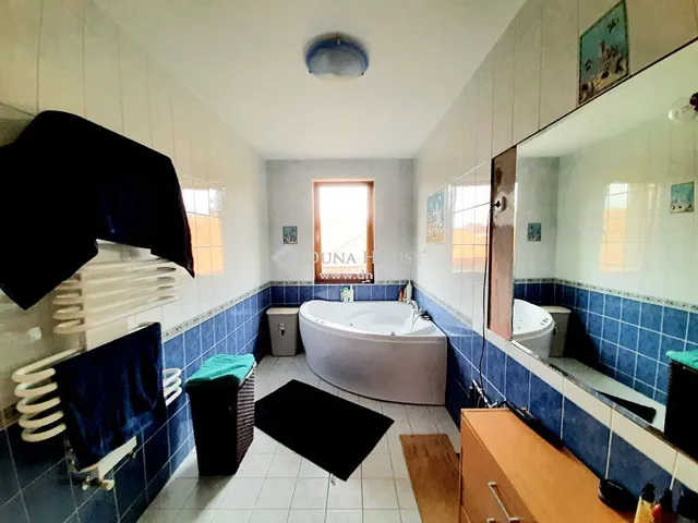 Eladó ház Vecsés 240 nm