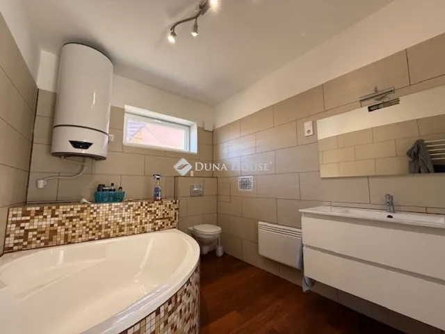 Eladó ház Vecsés 210 nm