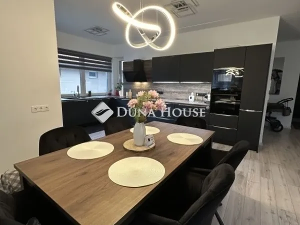 Eladó ház Monor 248 nm