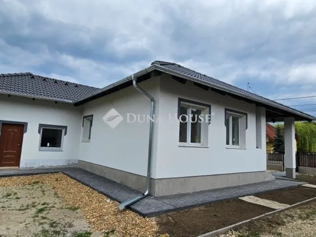 Eladó ház Tápióság 90 nm