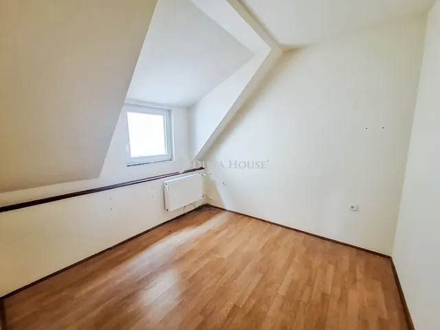 Eladó ház Budapest XVI. kerület 208 nm