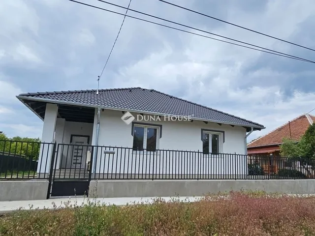 Eladó ház Tápióság 90 nm