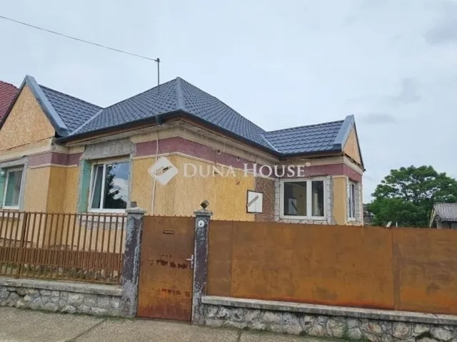 Eladó ház Tápiószecső 140 nm