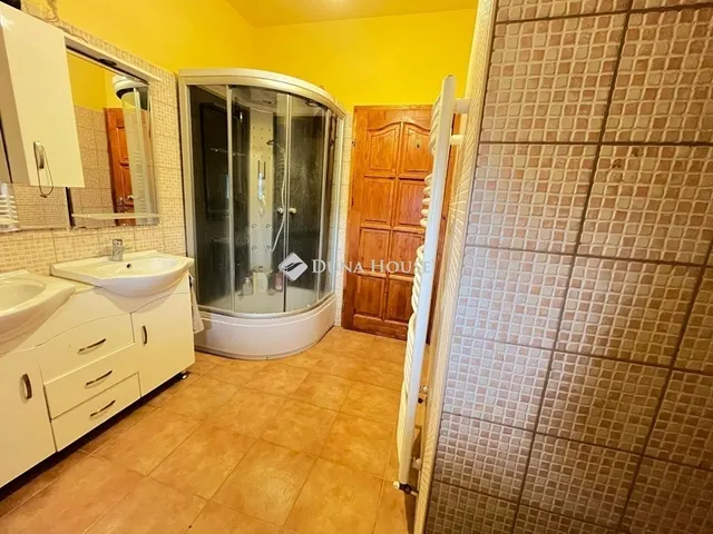 Eladó ház Albertirsa 240 nm