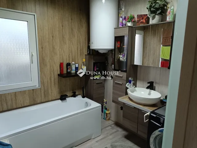 Eladó ház Úri 100 nm