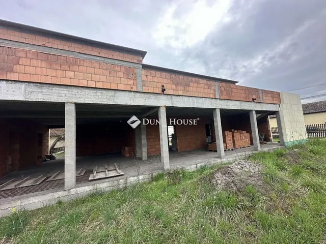 Eladó ház Albertirsa 369 nm