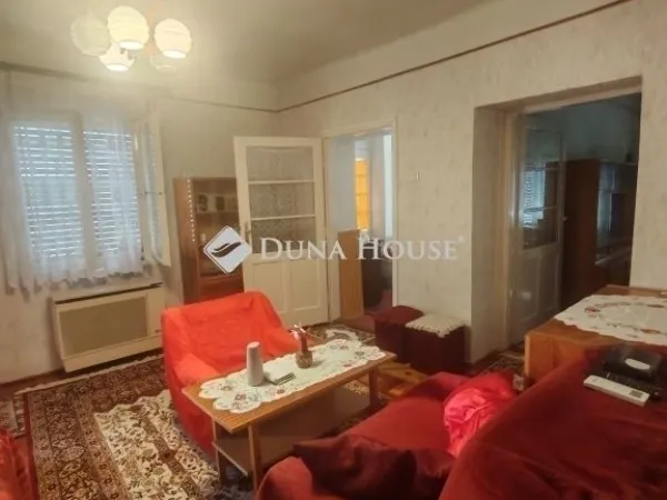 Eladó ház Úri 73 nm