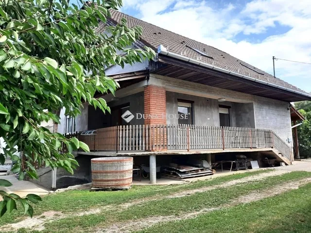 Eladó ház Újhartyán 190 nm