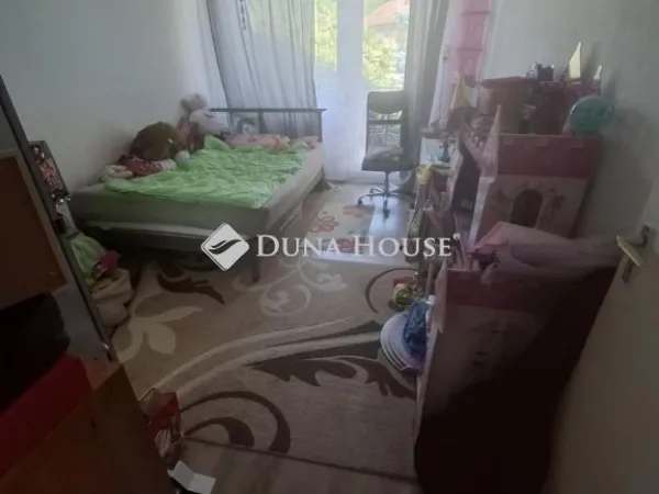 Eladó ház Úri 386 nm