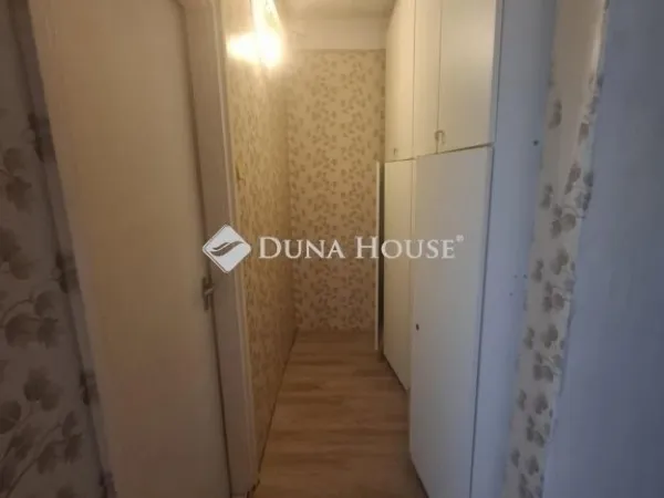 Eladó ház Úri 386 nm