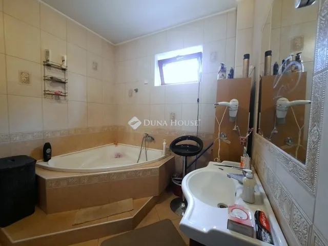 Eladó ház Újhartyán 175 nm