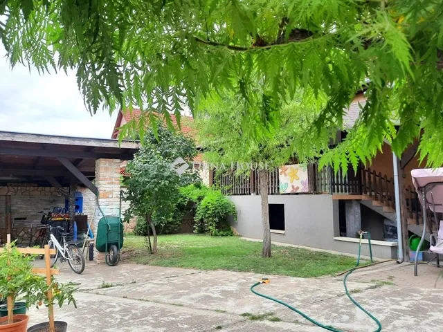 Eladó ház Újhartyán 175 nm