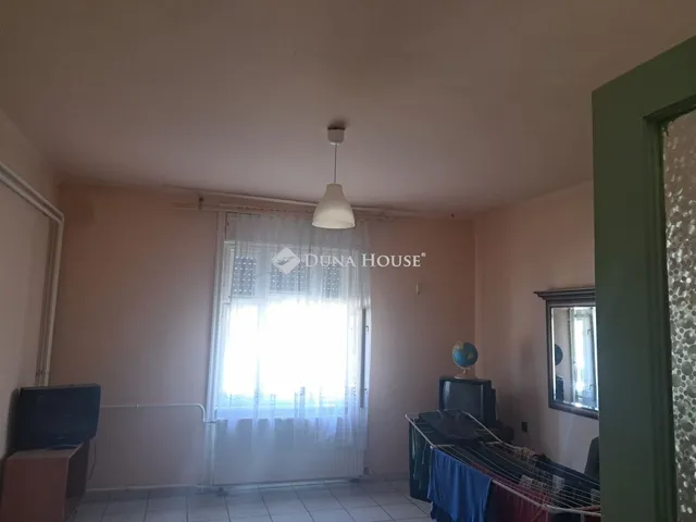 Eladó kereskedelmi és ipari ingatlan Sántos 868 nm