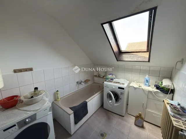 Eladó ház Dány 260 nm