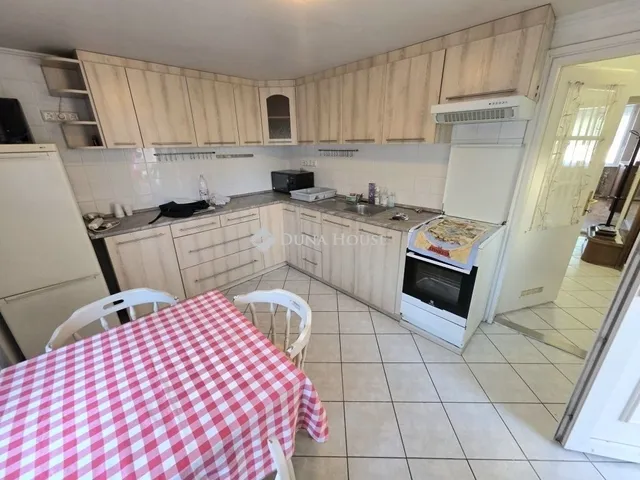 Eladó ház Cegléd 195 nm